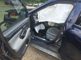 2022 Toyota Highlander XLE - Driver's Front Door Image